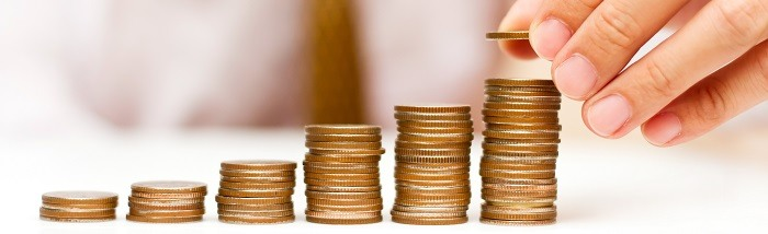 Increasing piles of coins illustrating the progressive investment in a Bilan Carbone®