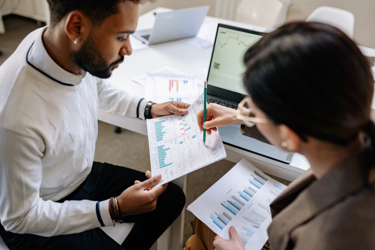 Two professionals analysing data on a screen, the method choice depends on the requirement