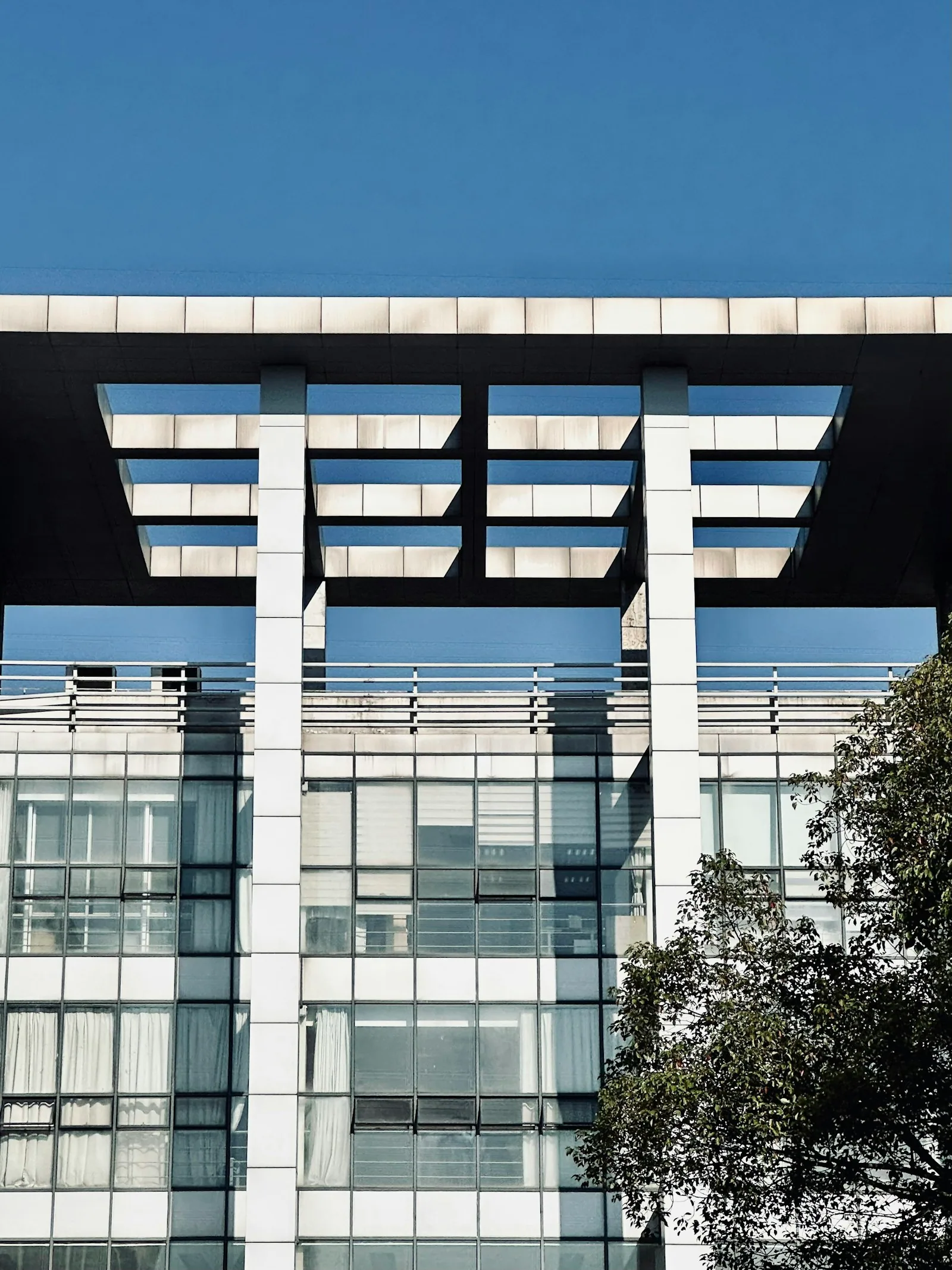Façade of a major higher education institution: the 2026 regulatory framework applies to all campuses